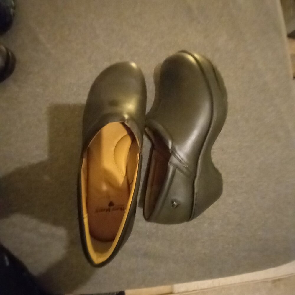 Nurse mates clogs size 8
